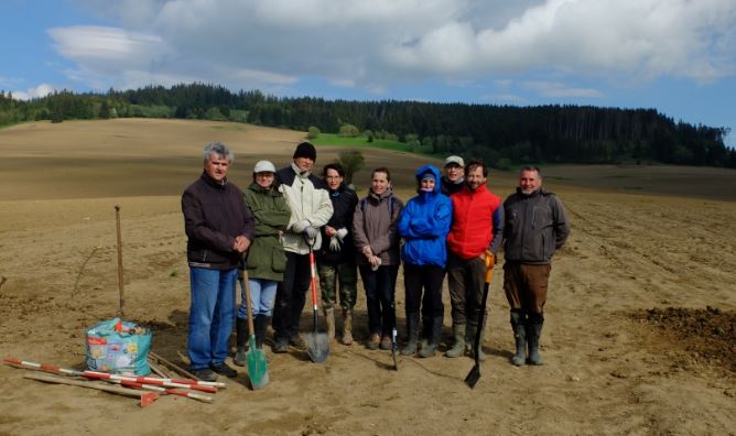 Časť účastníkov archeologického výskumu v Liptovských Matiašovciach