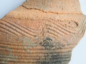 stredoveká keramika - detail výzdoby