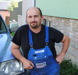 Nálezca sekerky p. J. Gábor (foto: B. Danielová)