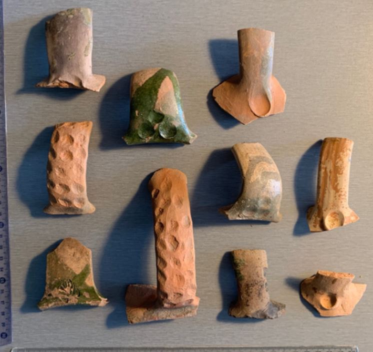 Obr. 5 U&scaron;k&aacute; z n&aacute;dob z h&aacute;ld pri ka&scaron;tieli v Hornej Lehote (foto: D. Mi&scaron;&uacute;r).