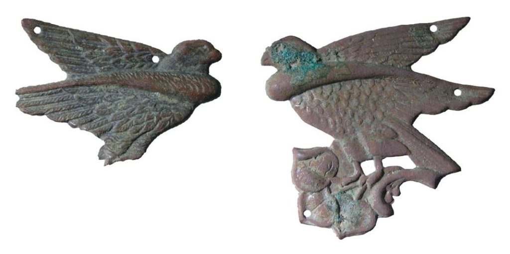 Obr. 2 Vojensk&eacute; n&aacute;&scaron;ivky horsk&eacute;ho pe&scaron;ieho pluku n&aacute;jden&eacute; pri ka&scaron;tieli v Hornej Lehote (spracoval: M. Furman).