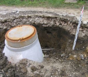 Kanalizáciou narušený archeologický objekt lužickej kultúry v Háji, okr. Turčianske Teplice